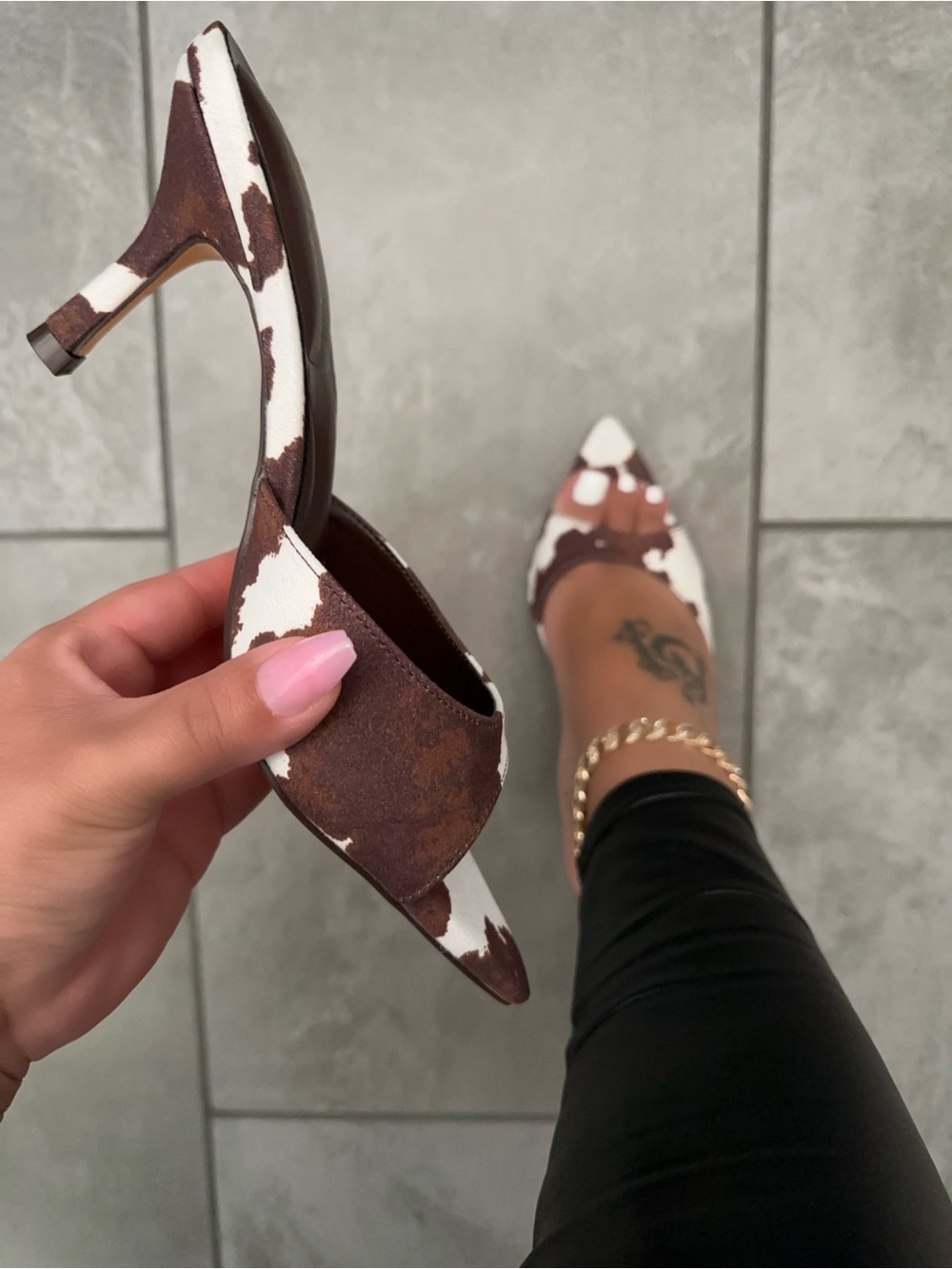 🤎 Cow Print Kitten Heel Mules | Western Chic Pointed Toe Heels 🤍 - Picture 5 of 8